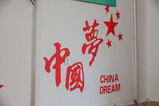 小腿骨折手术后一个月脚踝勾不起来？