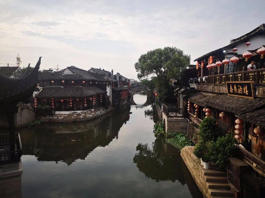 唐王想找僧人去西天取经，却只有玄奘表现的与众不同，引起他注意游戏画面